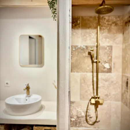 Marcel Marius Manon - Uzes Bed & Breakfast 3*