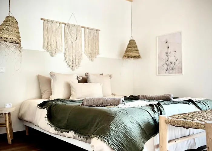 Marcel Marius Manon - Uzes Bed & Breakfast 3*