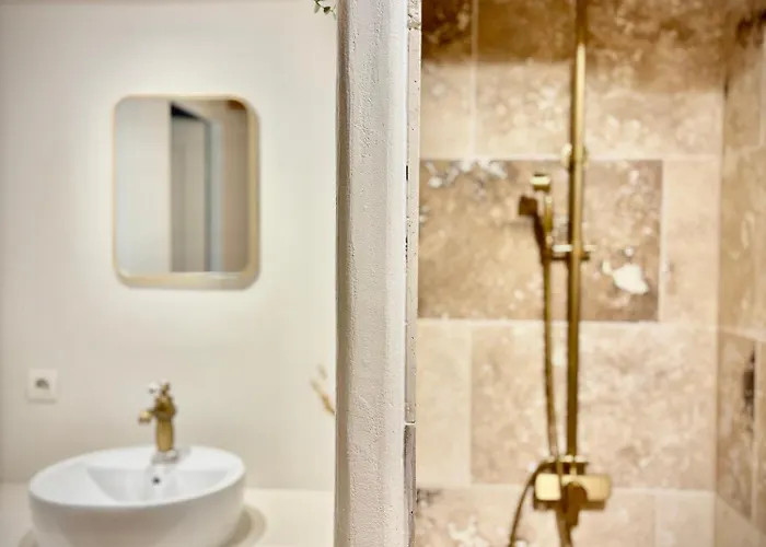 Marcel Marius Manon - Uzes Bed & Breakfast 3*